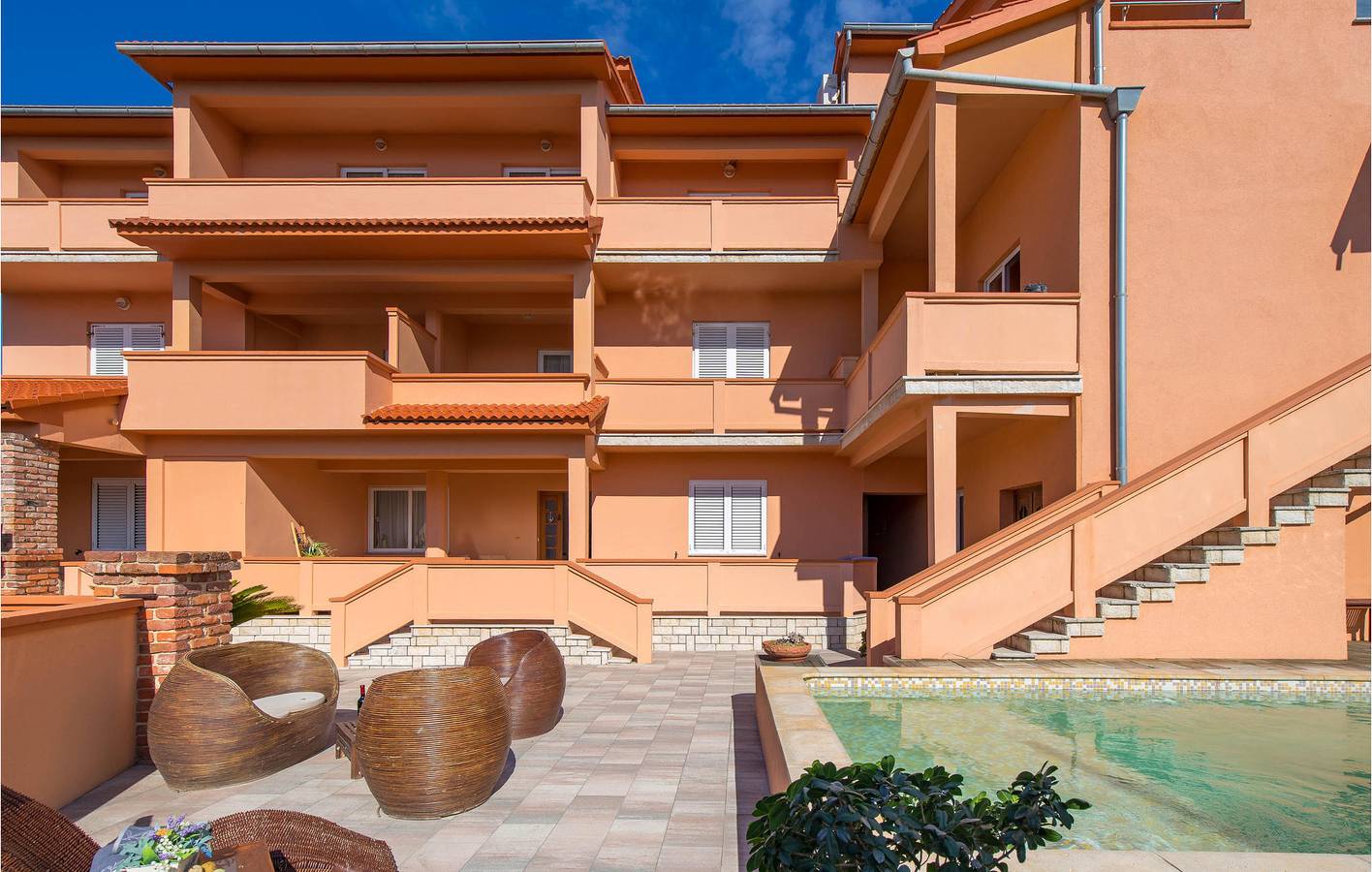 Ganze Ferienwohnung, Charmante 2-Zimmer-Wohnung mit Terrasse, WLAN und Parkplatz in der Nähe von Supetarska Draga in Kampor, Rab