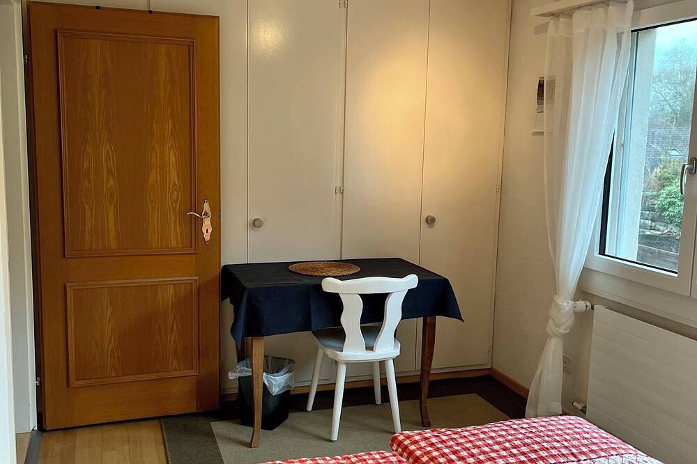 Ganze Wohnung, Cozy apartment at the gate to the Bernese Oberland, sunny and quiet in Steffisburg, Thunersee