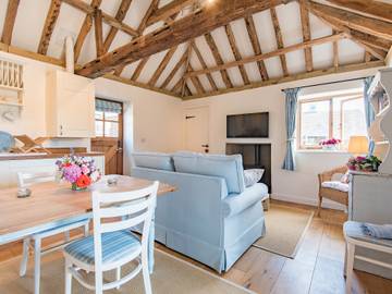 Log Cabin for 2 People in Fairlight, High Weald, Photo 2