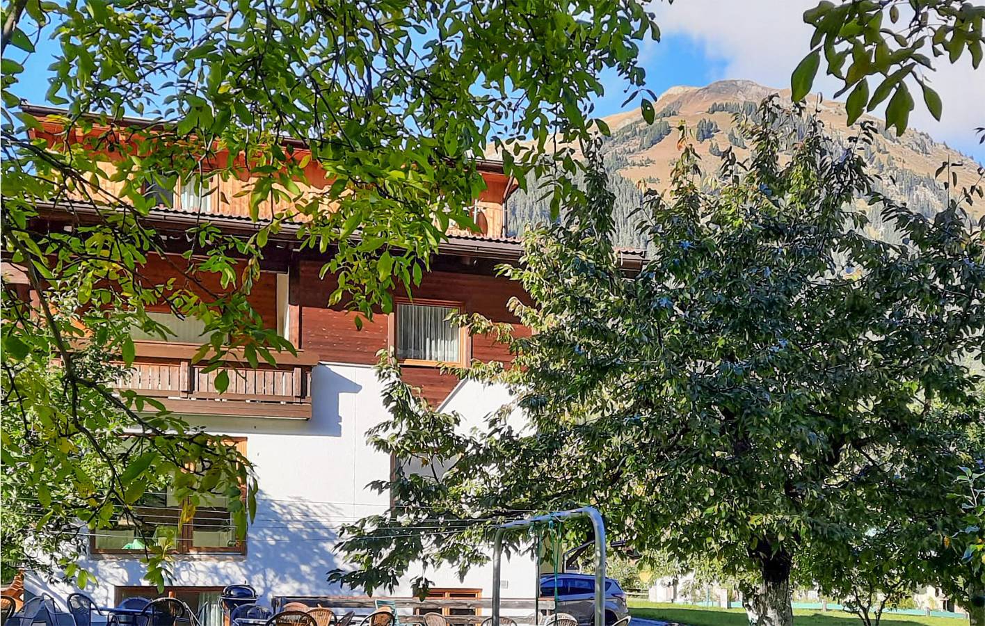 Entire holiday apartment, Majestic Mountain View Apartment: 480sqft, Parking, Terrace & WiFi in Holzgau, Allgäu alps (Austria)
