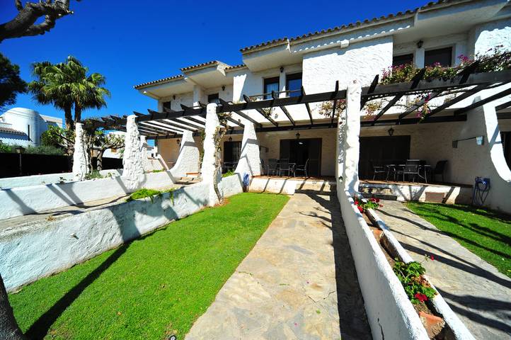 Apartamento para 8 personas, con Terraza además de Jardín y Piscina en Benicasim