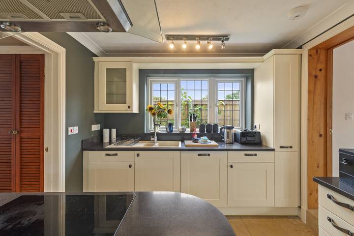 Buttyland Farm Cottage - Parking, Firepit in Manorbier, Pembrokeshire