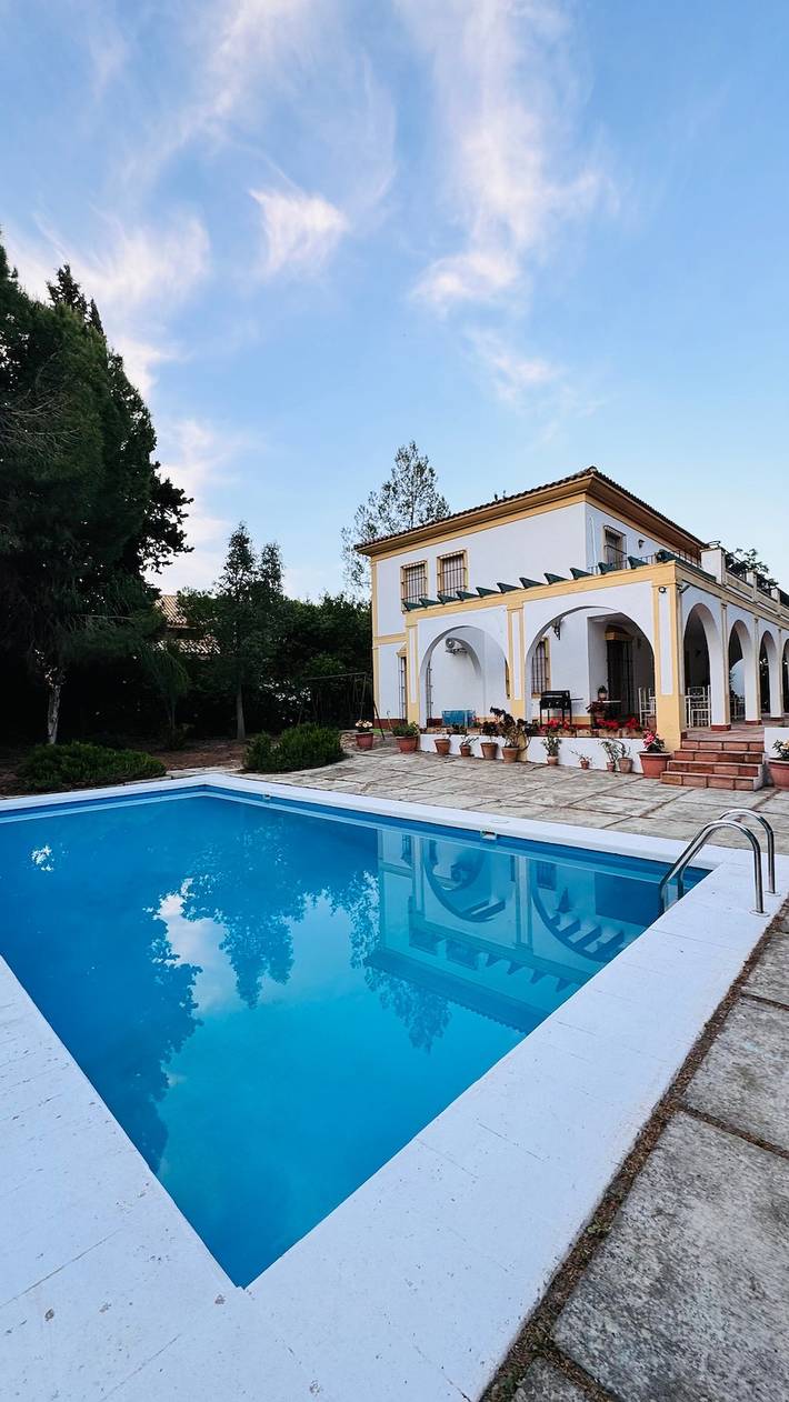 Casa rural para 12 personas, con Jardín en Tomares