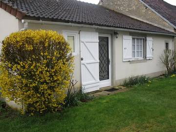 Chambre d’hôte pour 2 personnes, avec jardin à Augy-sur-Aubois