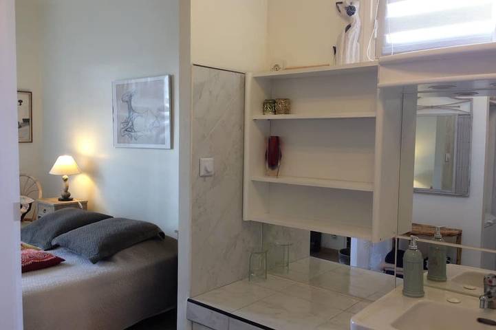Ganze Wohnung, Wohnung in einer Villa nahe dem Zentrum von Cannes mit Pool in Le Cannet, Mittelmeerküste (Frankreich)