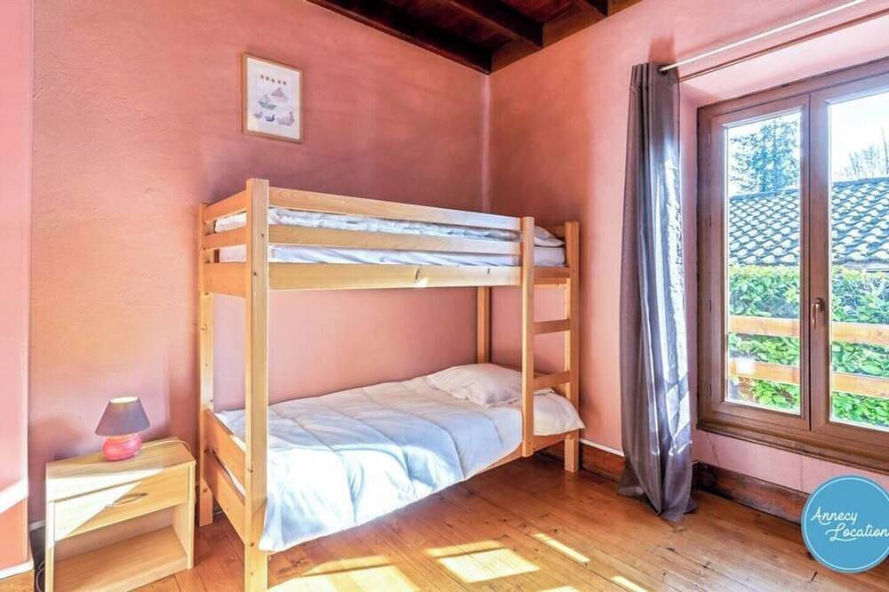 La Lézardière : maison au bord du Lac d'Annecy. in Talloires-Montmin, Région d'Annecy