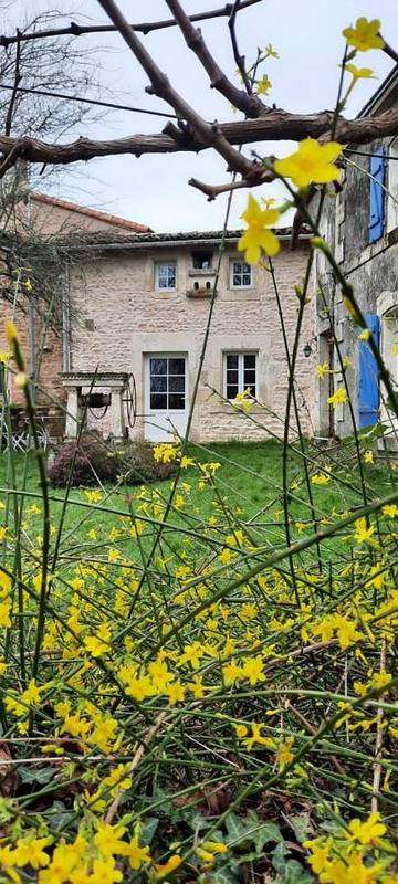 Maison d’hôte pour 2 personnes, avec jardin et vue à Prailles