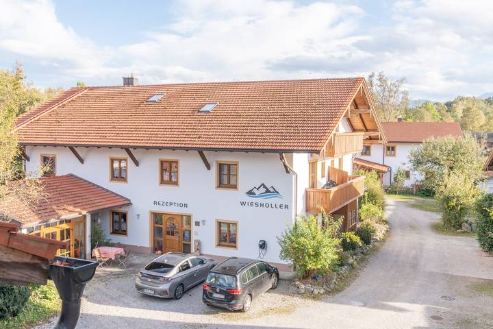 Gäste- und Apartmenthaus Wiesholler - Appartement Typ 8, mit überdachtem Freisitz in Chieming, Chiemsee