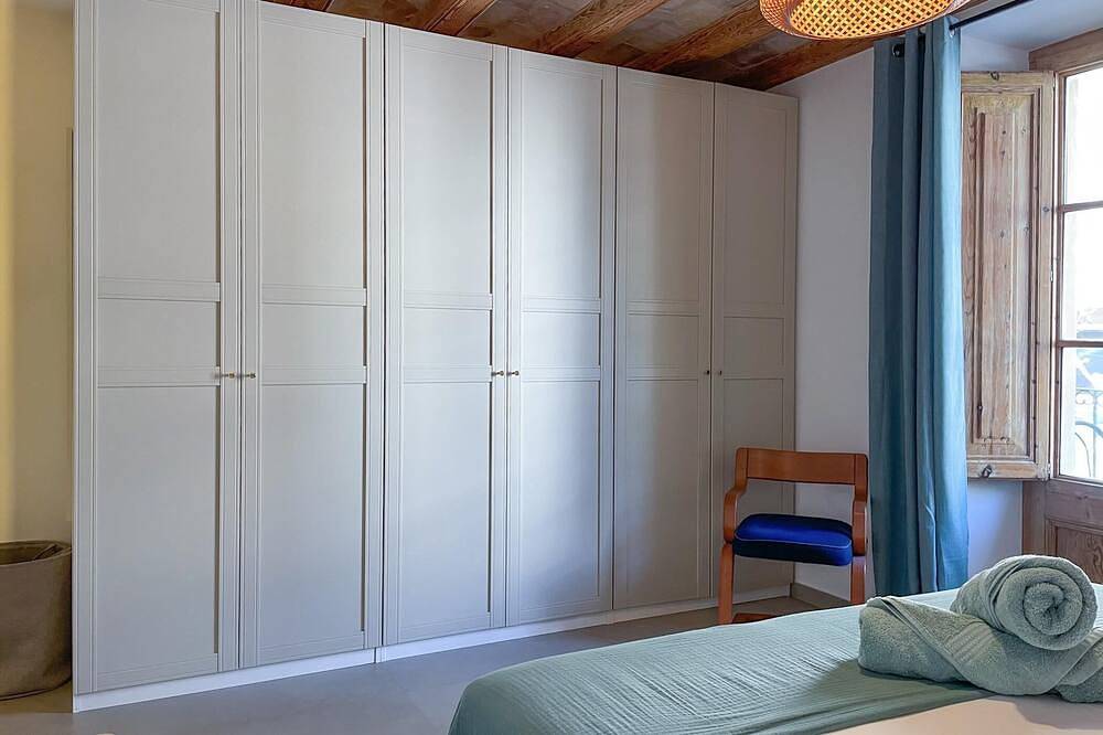 Entire apartment, Exquisite 2-bedroom Apartment on Rambla by Hostem in Vilanova i la Geltrú, Garraf