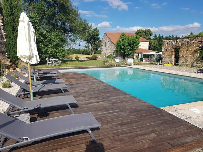 Chambre d’hôte pour 2 personnes, avec Terrasse et Jardin ainsi que Piscine et Vue dans le Lot-et-Garonne