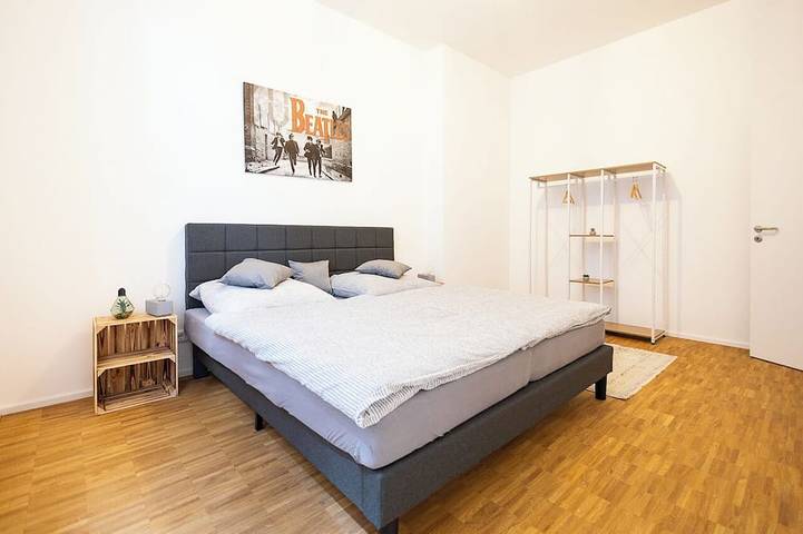 Appartement entier, ★ Ko-Living - Suite Beatles | Centre-ville | Jusqu'à 4 pers. | Platine vinyle ★ in Halle, Saale-Unstrut