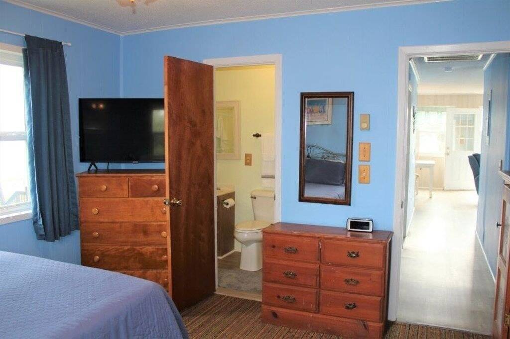 Deacon on Dolphin! Quaint 3rd Row Beach House with Ocean Views! in Oak Island (NC), Brunswick County