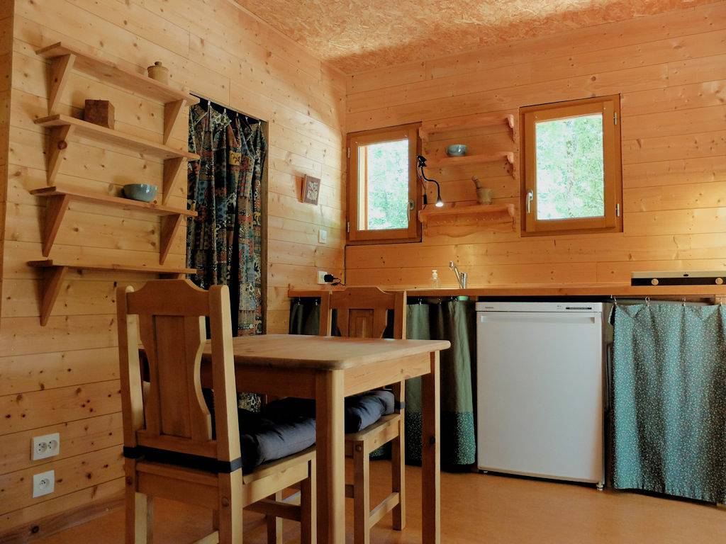 Cabane 1000 Pailles, gîtes écologiques en Ardèche in Labastide-de-Virac, Ardèche