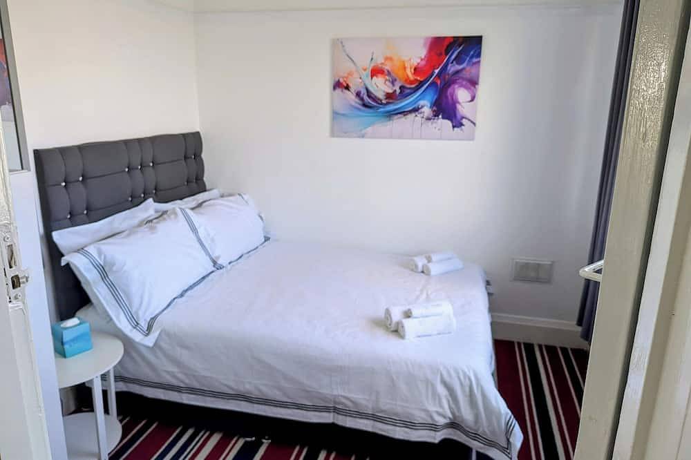 Art Deco 5-bedroom house with Wifi in Weston-super-Mare Close to Beach & Town in Weston-Super-Mare, North Somerset