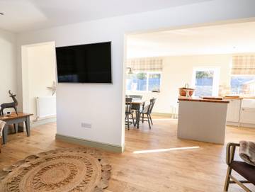 Log Cabin for 6 People in Woodhall Spa, Lincolnshire, Photo 4
