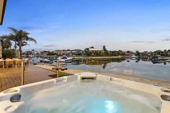 Villa pour 10 personnes, avec vue ainsi que terrasse et sauna dans Victoria