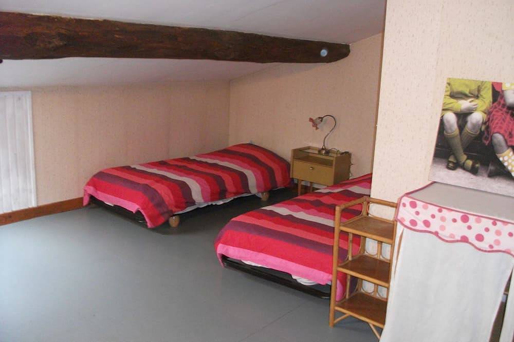 Appartement entier, Passion Vintage avec vue sur les toits in Beaumont-de-Lomagne, Tarn-et-Garonne
