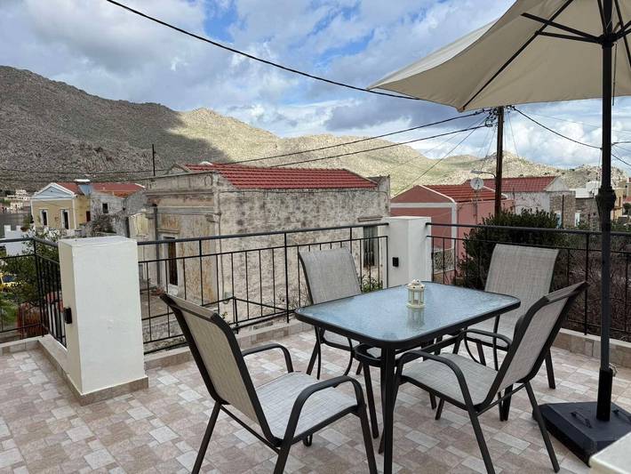 Gîte pour 4 personnes, avec balcon dans Symi