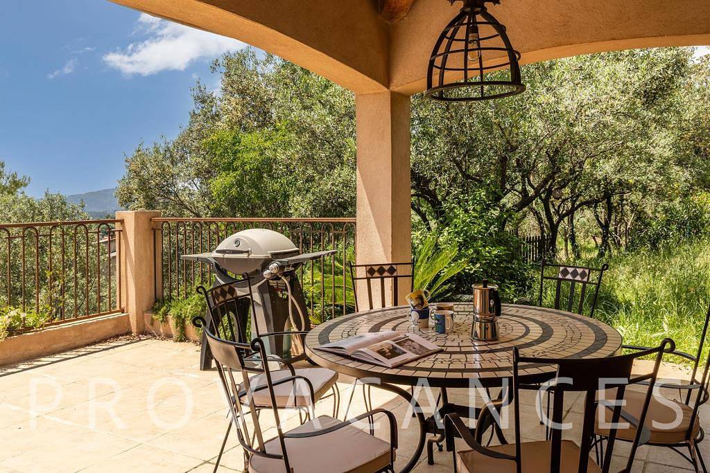 Schönes Ferienhaus mit Pool in der Nähe von Callas in Callas, Draguignan Region