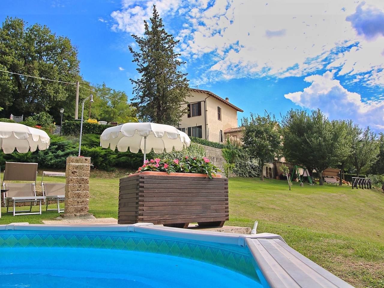 Geheel appartement, Appartement in Piticchio met Uitzicht & Zwembad in Arcevia, Provincie Ancona