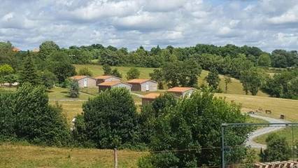Gîte pour 4 personnes, avec terrasse et vue, animaux acceptés à Montredon-Labessonnié