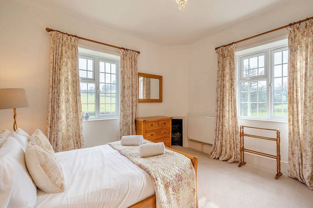 7 bedroom accommodation in Plush, near Piddletrenthide in Dorset