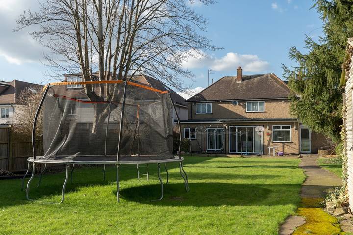 2 Bedroom Family Friendly Central Home | Pass the Keys in Watford, Hertfordshire