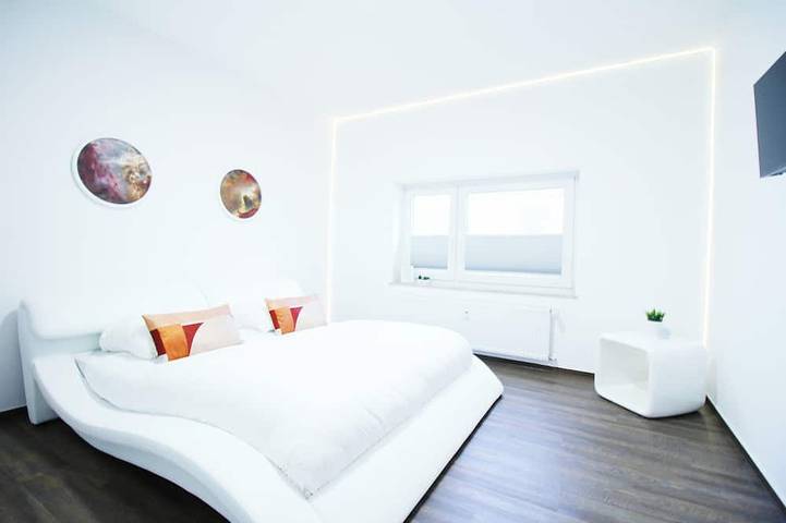 Ganze Wohnung, Space Loft: Futuristisches Wohndesign auf 2 Etagen nahe Uni/Iga 27/Messe in Duisburg, Ruhrgebiet