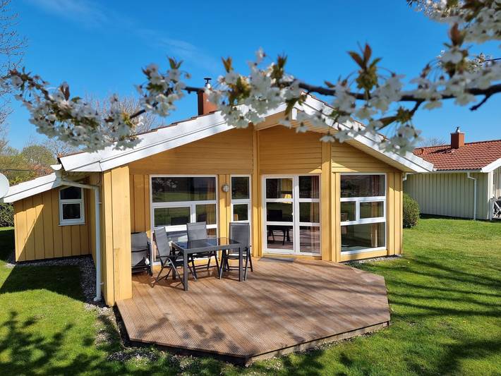 Ferienhaus für 6 Personen, mit Whirlpool und Terrasse sowie Garten und Sauna in Brodersby