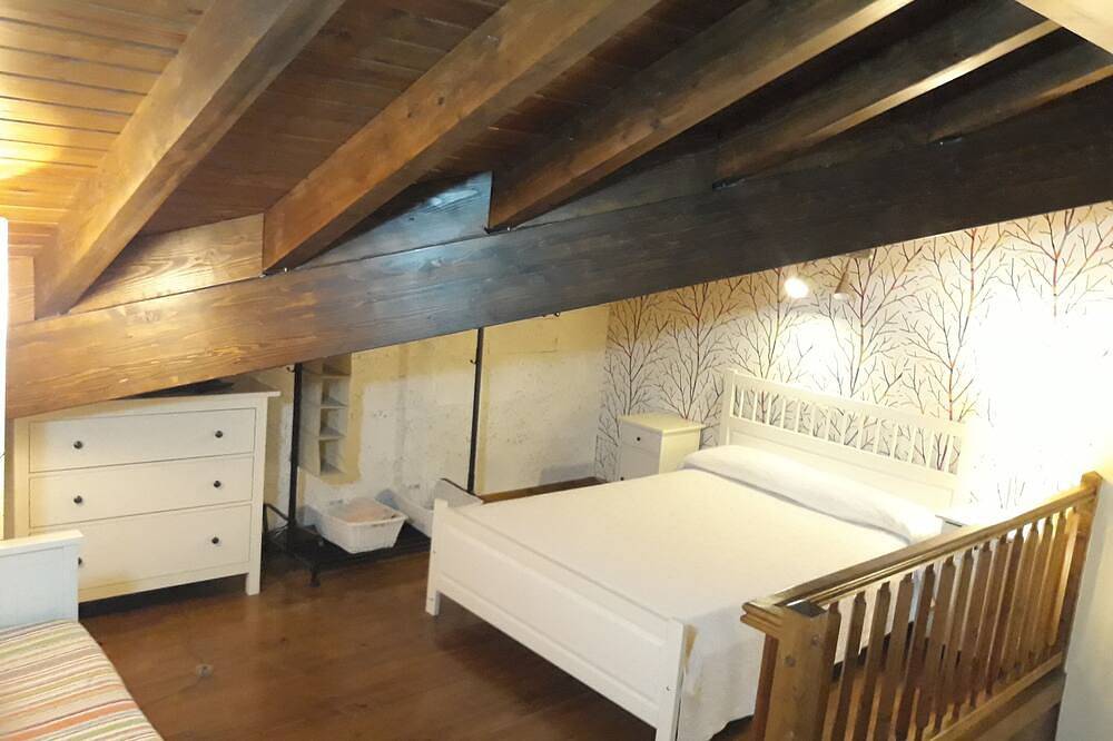 Casa de piedra, pizarra y madera. in Bellver de Cerdanya, Pyrénées catalanes