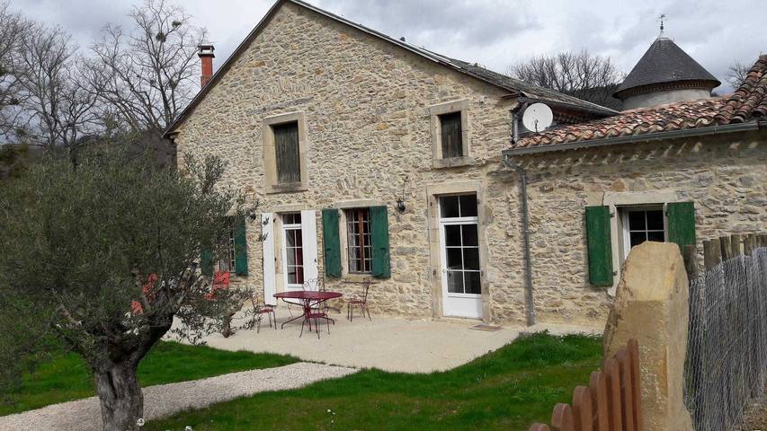 Gîte pour 6 personnes, avec jardin à Bouriège