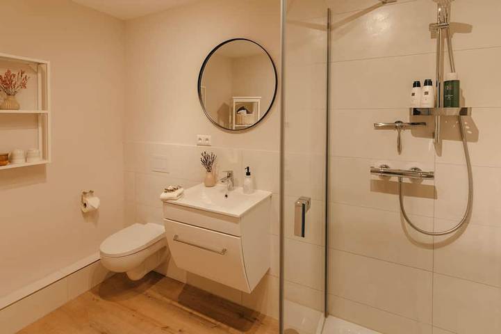 Ganze Wohnung, Ferienwohnung zwischen Wald und See mit zwei Terrassen in Ratzeburg, Ratzeburger See