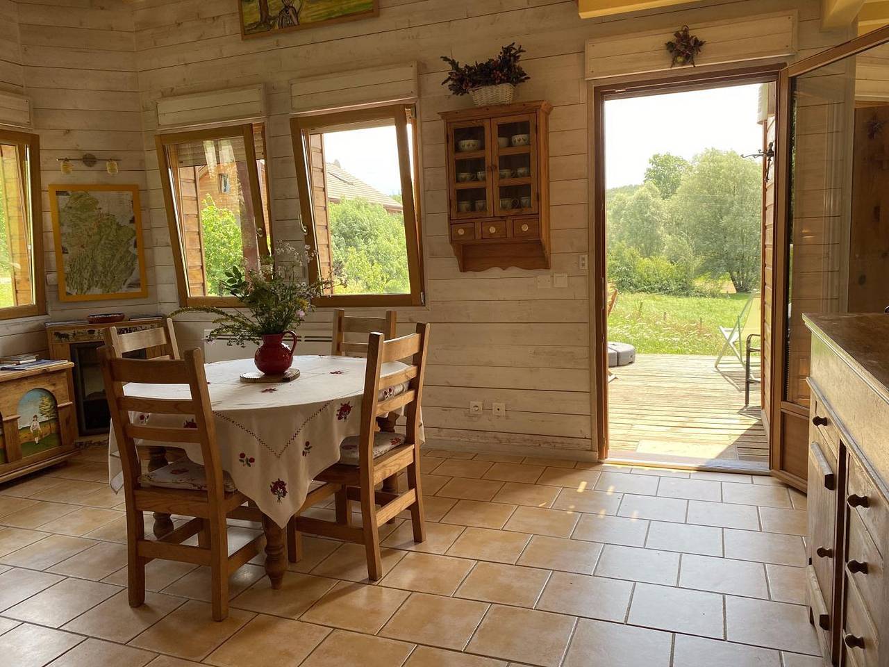 Chalet Les Ecureuils in Doucier, Lago de Chalain