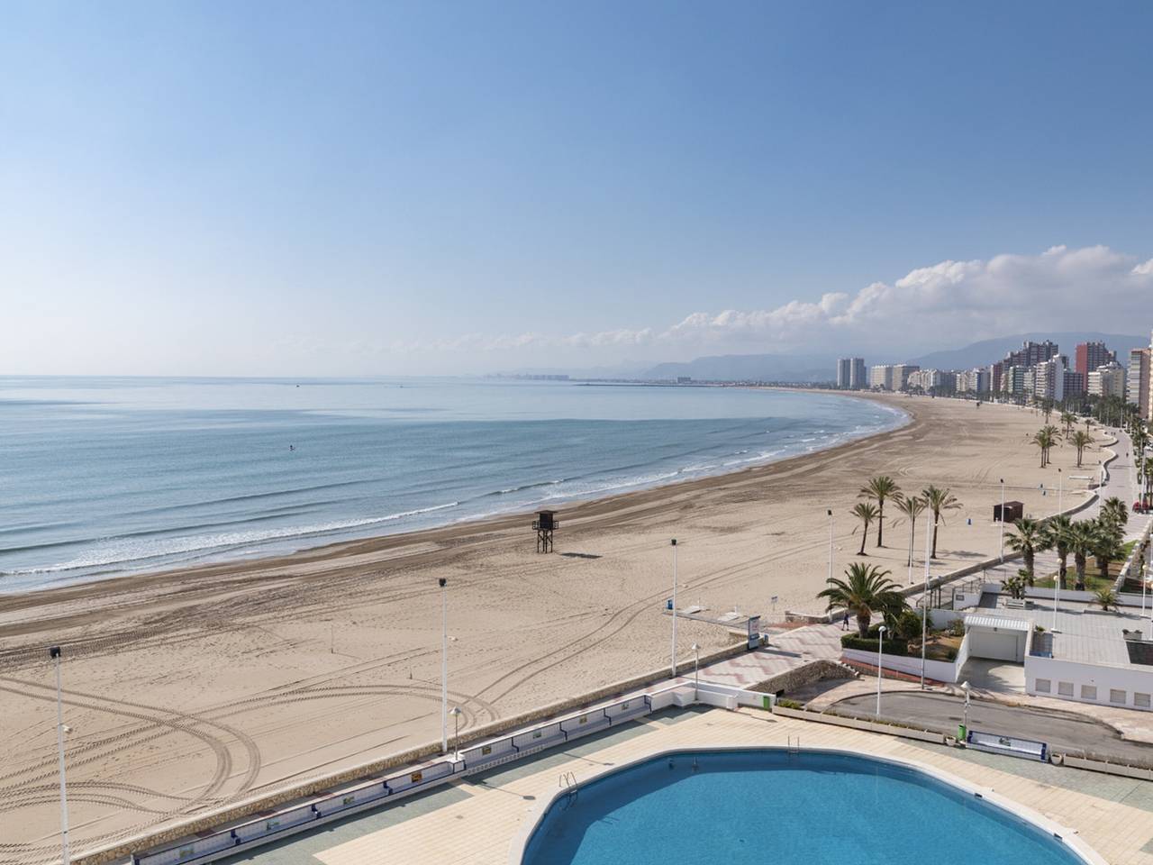 Entire apartment, Seafront apartment with pool and parking in Cullera in Cullera, Costa de Valencia