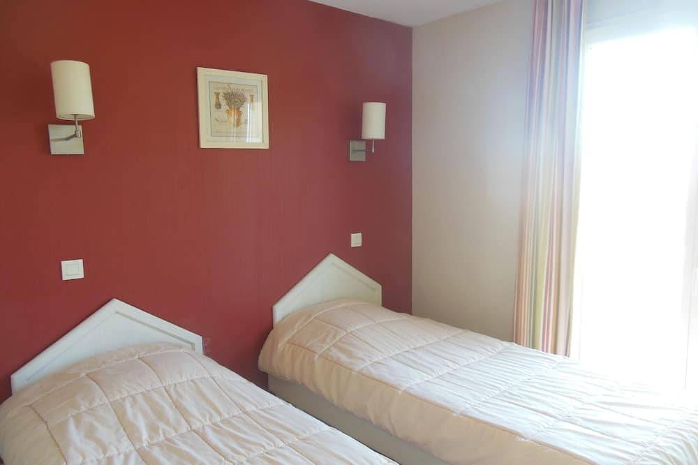 Presqu' ile de Giens - Maison Résidence de Tourisme - Piscine in Hyeres, Parc national de Port-Cros