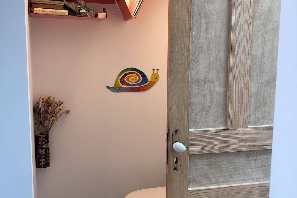 Entire apartment, Bright 53m2 apartment in the trees in the heart of a village on the Gulf of Morbihan in Bono, Côte des Mégalithes