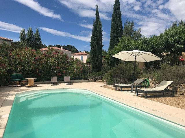 Gîte pour 4 personnes, avec piscine ainsi que terrasse et jardin