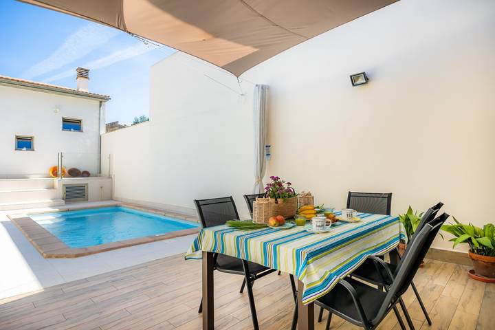 Villa 'Mallorquins' mit privatem Pool, WLAN und Klimaanlage in Muro, Mallorca Norden