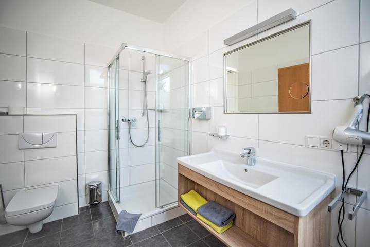 Hotel für 3 Personen, mit Balkon und Terrasse sowie Ausblick in Halle (Westfalen) - 3