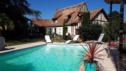 Chambre d’hôte pour 2 personnes, avec terrasse et vue ainsi que piscine et jardin dans la Sarthe