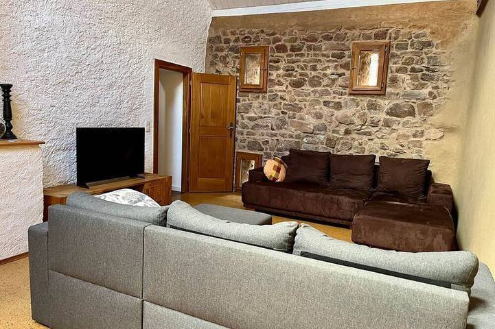 Ganze Wohnung, 2-Bett-Ferienwohnung Scheune - Bauernhaus Vulkaneifel in Schutz, Vulkaneifel