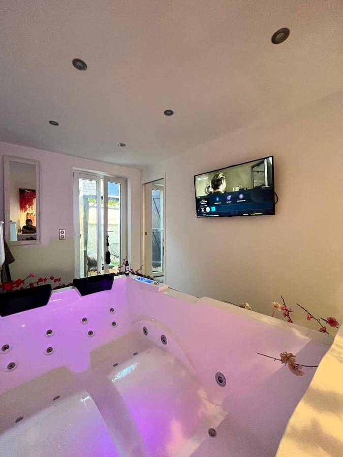 Location de vacances pour 2 personnes, avec Jacuzzi ainsi que Terrasse et Jardin à Bouafle