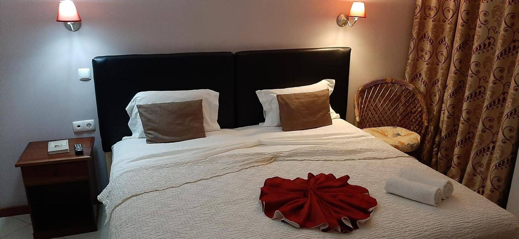 Beautiful Deluxe Double Room in the City Center - Wifi and Ac in Maio
