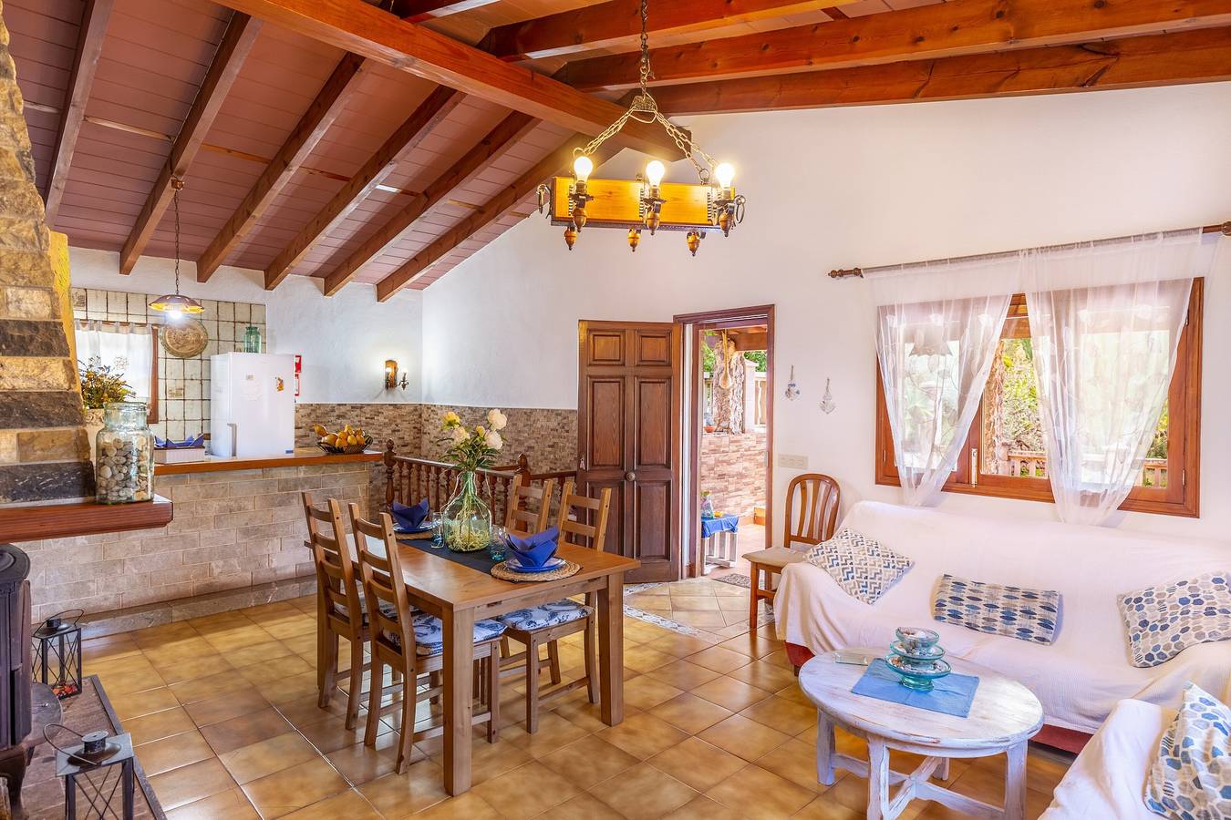 Casa de vacaciones "Can Sito" con jardín, terraza, vistas a la montaña y aire acondicionado in Cala Tuent, Escorca
