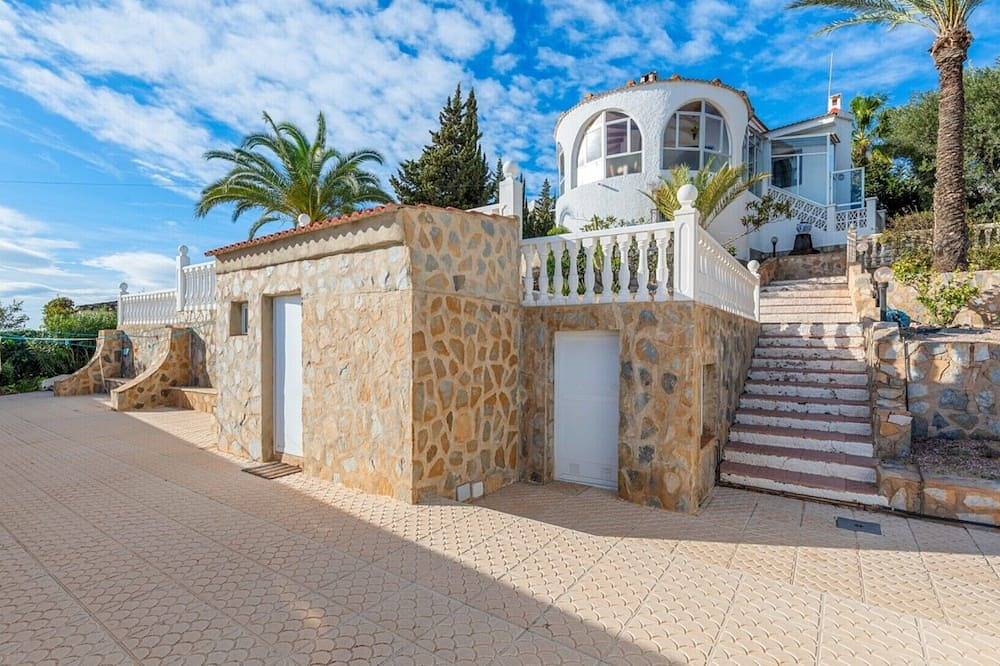 Traditional Spanish house with private swimming pool in Ciudad Quesada, Rojales