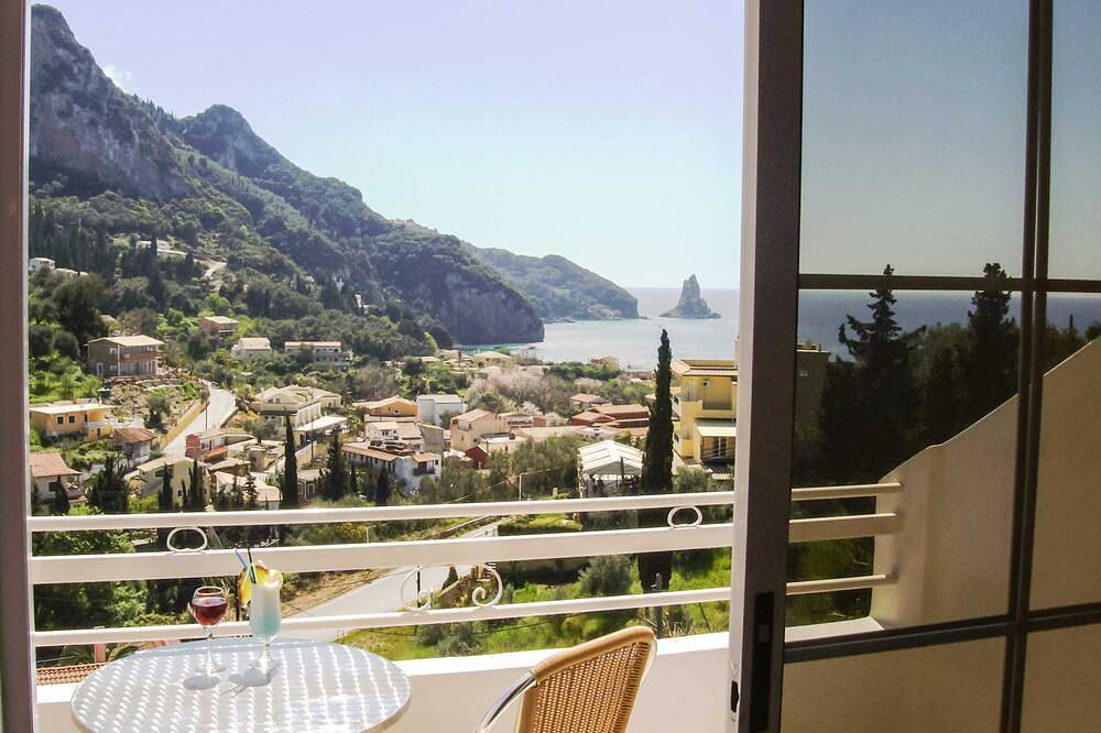 Apartment for 5 People in Agios Gordios, Corfu