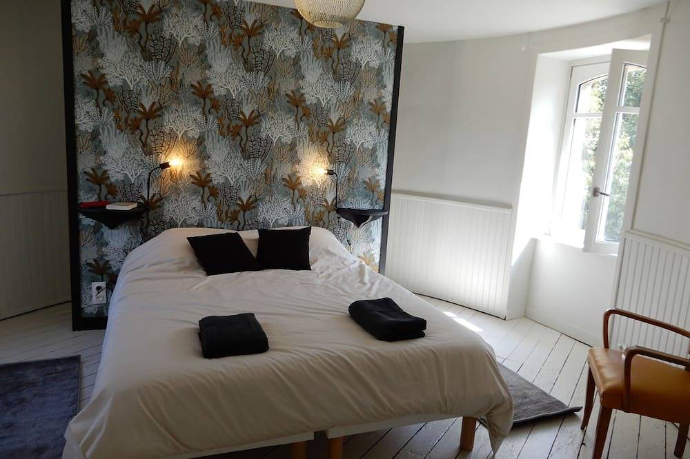 Castle outbuilding sleeps 6 in Morlaix, Ceinture Dorée