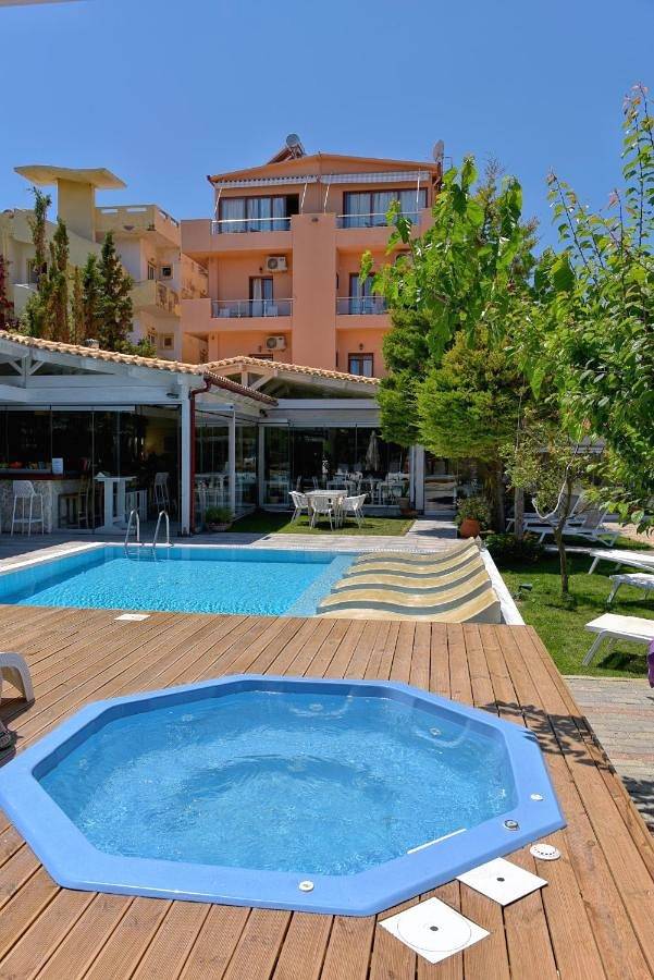 Hôtel pour 2 personnes, avec piscine ainsi que jacuzzi et jardin