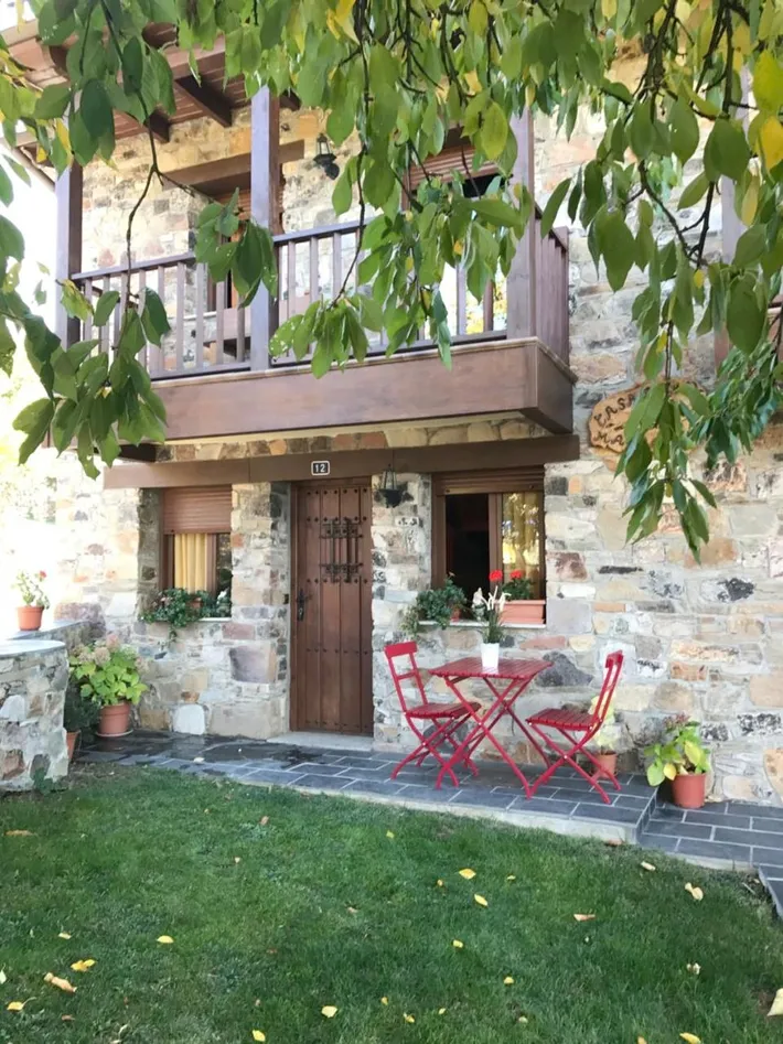 Casa de vacaciones para 3 personas, con terraza además de vistas y jardín - 1