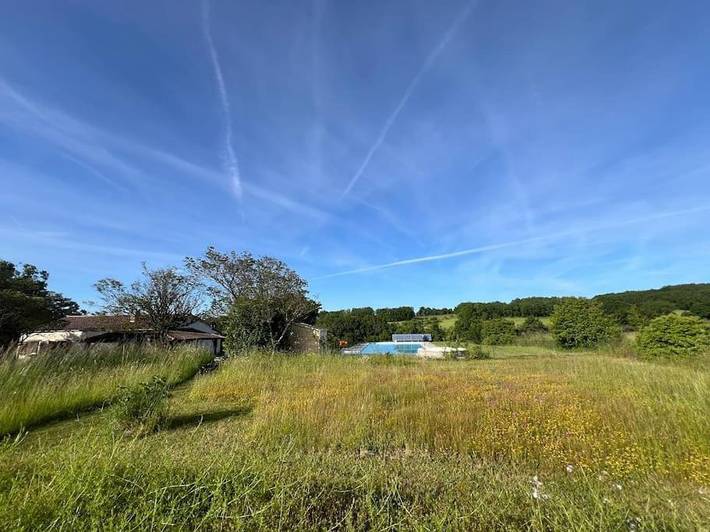 Location de vacances pour 8 personnes, avec vue ainsi que jardin et piscine à Montaigu-de-Quercy - 3